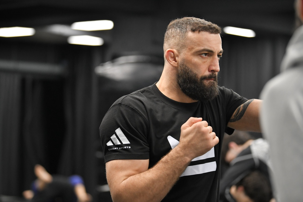 Roman Dolidze training boxing as part of MMA preparation